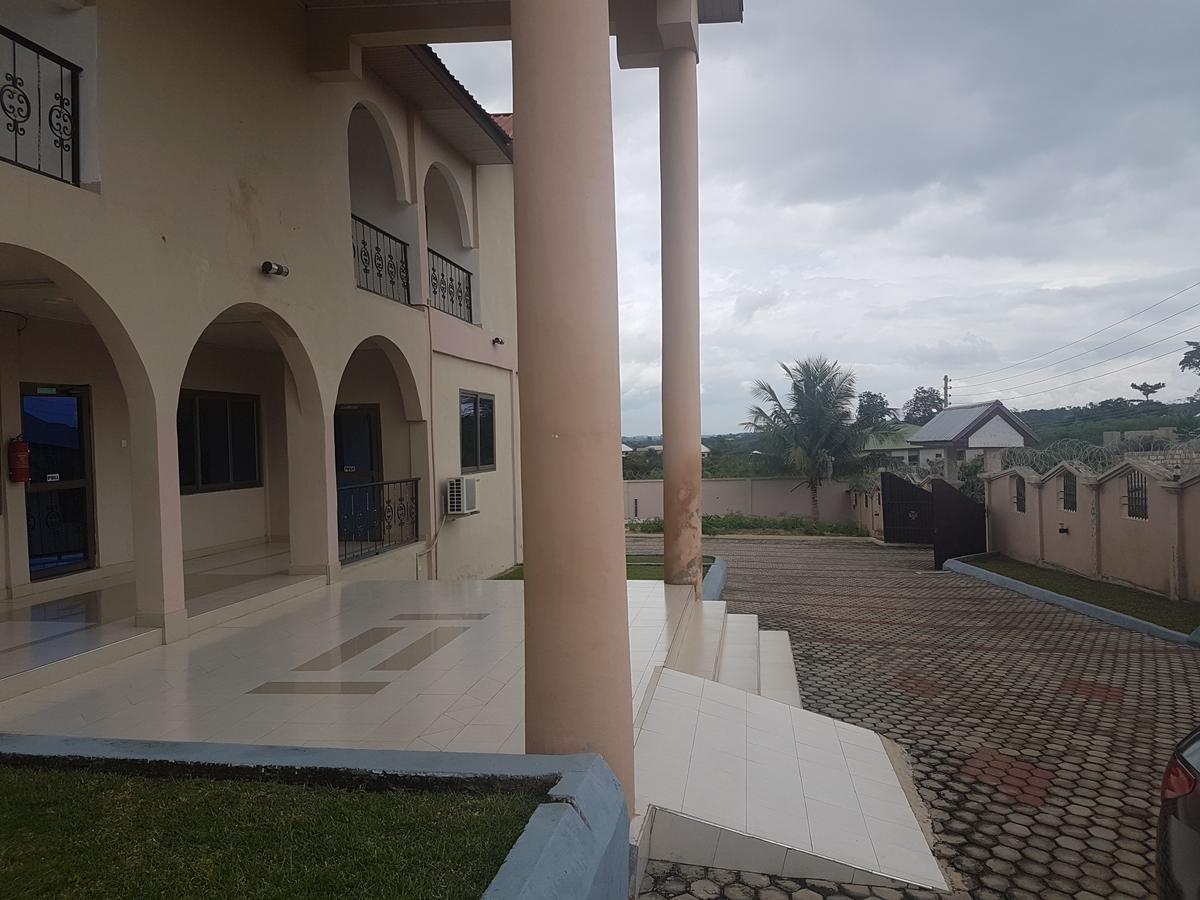Nanajoy Hotel Kumasi Extérieur photo